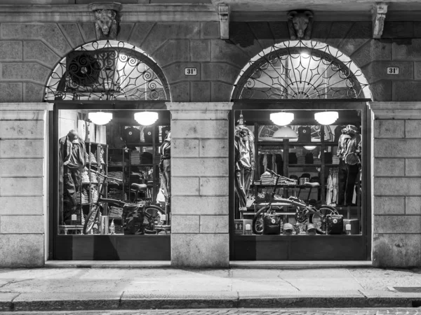 Vérone Italie Avril 2019 Une Belle Vitrine Magasin Éclairage Soir — Photo