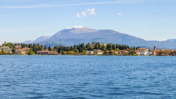 Panorama Pintoresca Costa Del Lago Garda —  Fotos de Stock