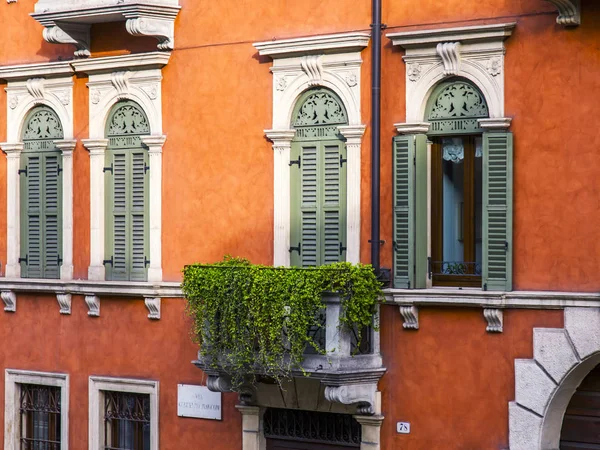 Verona Italia Abril 2019 Detalles Arquitectónicos Típicos Una Fachada Del — Foto de Stock