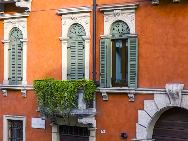 Vérone Italie Avril 2019 Détails Architecturaux Typiques Une Façade Bâtiment — Photo