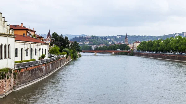 Verona Italy April 2019 Scenic Urban View River Adige Its — Stock Photo, Image