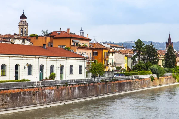 Verona Italien April 2019 Szenische Städtische Ansicht Fluss Adige Und — Stockfoto