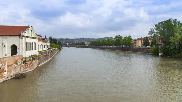 Verona Italien Den April 2019 Naturskön Stadsutsikt Floden Adige Och — Stockfoto