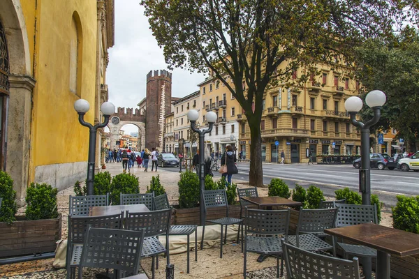 Verona Italy April 2019 Urban View Tables Picturesque Street Cafe — Stock Photo, Image