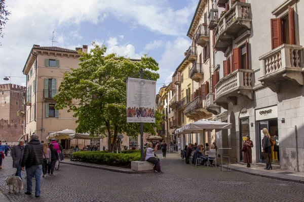 Verona Italien April 2019 Die Schöne Straße Mit Einem Traditionellen — Stockfoto