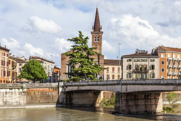 Верона Италия Апреля 2019 Года Живописный Панорамный Вид Реку Адидже — стоковое фото