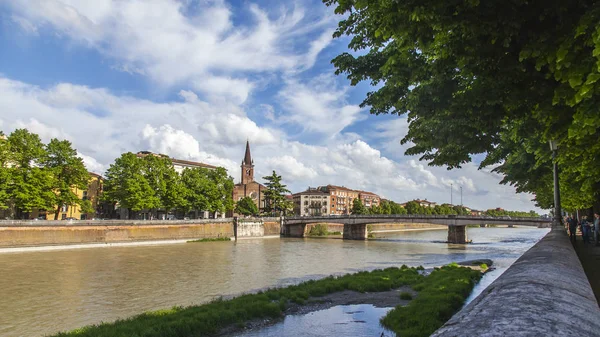 Verona Talya Nisan 2019 Tarihinde Adige Nehri Nin Setlerinin Panoramik — Stok fotoğraf