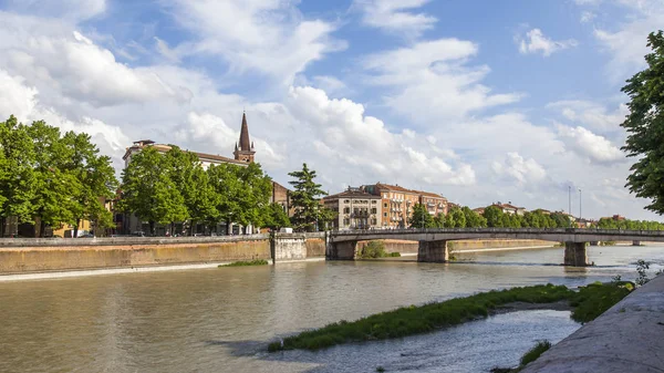 Verona Itálie Dubna 2019 Malebný Panoramatický Výhled Řeku Adige Její — Stock fotografie