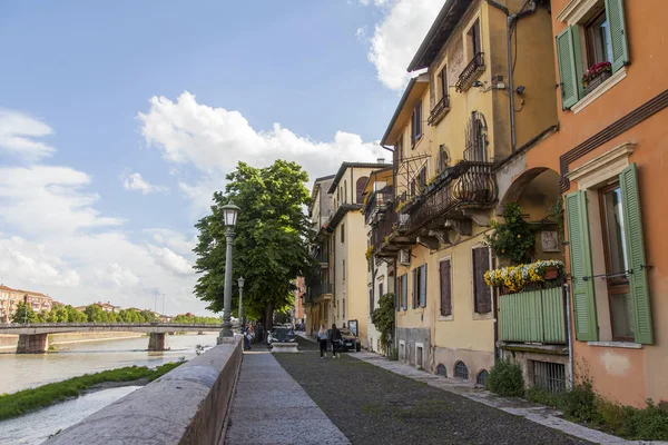 Verona Italy April 2019 Scenic Panoramic View River Adige Its — Stock Photo, Image