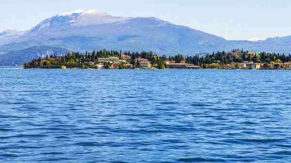 Panorama Pintoresca Costa Del Lago Garda —  Fotos de Stock