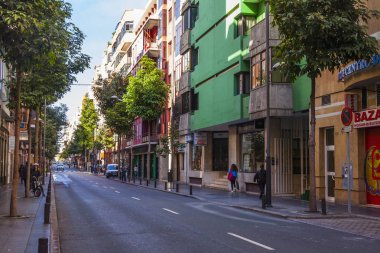 Las-Palmas de Gran Canaria, Ispanya, 5 Ocak 2018. Adalar Adaları için tipik cadde mimari kompleksi.