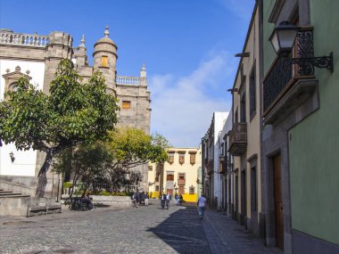 Las-Palmas de Gran Canaria, Ispanya, 5 Ocak 2018. Adalar Adaları için tipik cadde mimari kompleksi.