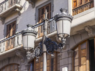 Las-Palmas de Gran Canaria, İspanya, 5 Ocak 2018. Adalar adalar için tipik bina Cephe parçası. Güzel eski sokak lambası