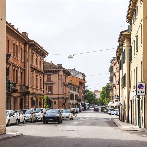 Verona Italy April 2019 Beautiful Street Traditional Architectural Complex Old — Stock Photo, Image