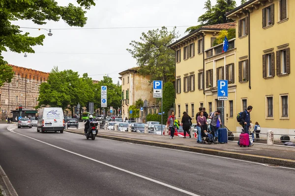 Verona Itália Abril 2019 Bela Rua Com Complexo Arquitetônico Tradicional — Fotografia de Stock