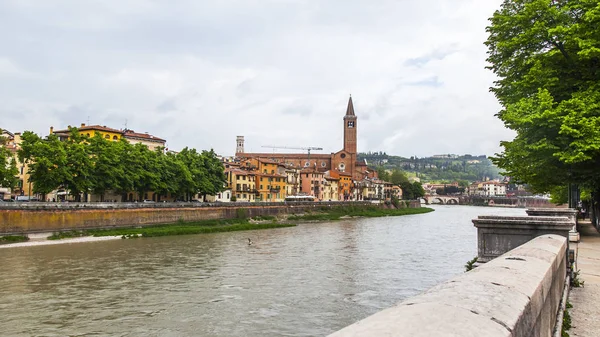 Verona Italien April 2019 Ein Malerischer Panoramablick Auf Den Fluss — Stockfoto