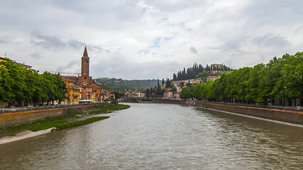 Verona Italia Abril 2019 Una Vista Panorámica Panorámica Del Río — Foto de Stock