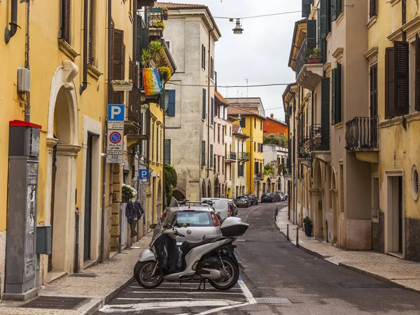 Verona Italia Abril 2019 Hermosa Calle Con Complejo Arquitectónico Tradicional —  Fotos de Stock