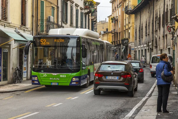 Verona Italien April 2019 Der Bus Fährt Auf Der Straße — Stockfoto