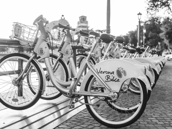 Verona Italië April 2019 Stads Verhuurcentrum Van Fietsen — Stockfoto