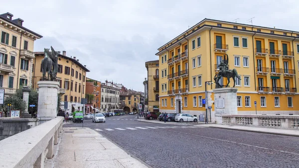 Verona Italia Abril 2019 Pintoresca Calle Con Complejo Arquitectónico Tradicional — Foto de Stock