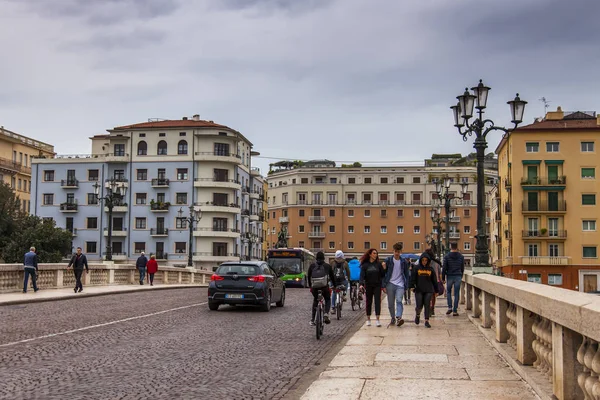 Verona Italien April 2019 Die Malerische Straße Mit Einem Traditionellen — Stockfoto