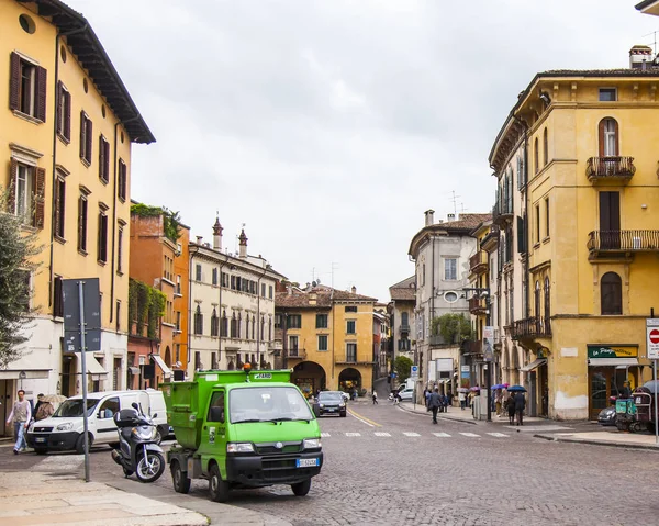 Verona Italien April 2019 Die Schöne Straße Mit Einem Traditionellen — Stockfoto