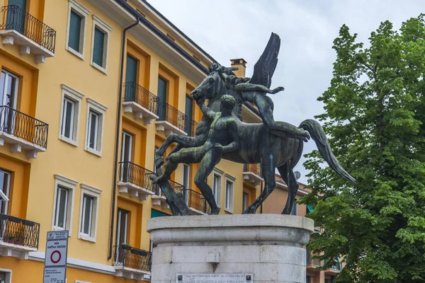 Verona Italia Aprile 2019 Una Scultura Tradizionale Del Cavaliere Nell — Foto Stock