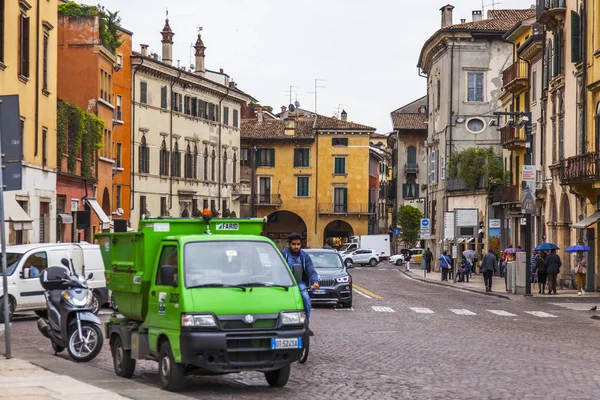 Verona Itália Abril 2019 Bela Rua Com Complexo Arquitetônico Tradicional — Fotografia de Stock