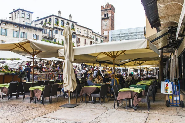 Verona Italy April 2019 Tables Picturesque Street Cafe Old City — Stock Photo, Image
