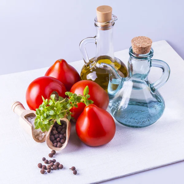 Ingredients Cooking Fresh Salad Tomatoes Sea Salt Basil Pepper Containers — Stock Photo, Image