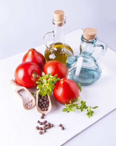 Ingredients Cooking Fresh Salad Tomatoes Sea Salt Basil Pepper Containers — Stock Photo, Image