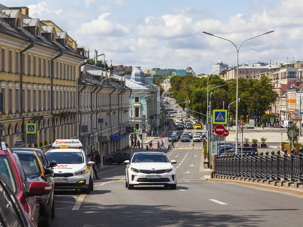 Moscou Rússia Julho 2019 Carros Vão Rozhdestvensky Boulevard — Fotografia de Stock