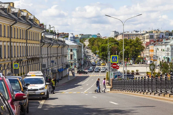 Moskou Rusland Juli 2019 Auto Gaan Rozhdestvensky Boulevard — Stockfoto