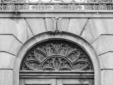 Las-Palmas de Gran Canaria, İspanya, 5 Ocak 2018. Güneş, takımadalar için tipik olan eski mimari yapının bir cephesini aydınlatAn