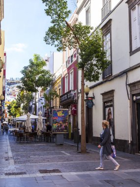 Las Palmas de Gran Canaria, İspanya, 5 Ocak 2018 üzerinde. Modern binalar mimari kompleks sokağın adalar adalar için tipik yapmak