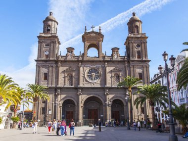 Las Palmas de Gran Canaria, İspanya, 10 Ocak 2018 üzerinde. Katedral ve onu önünde kare