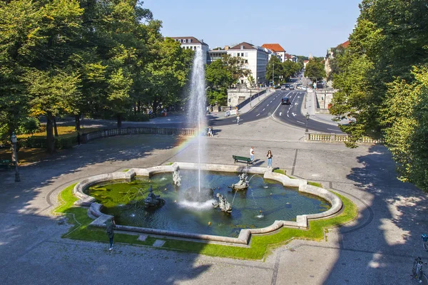 Monachium Niemcy Sierpnia 2018 Zdobi Piękna Fontanna Placu Miasta — Zdjęcie stockowe