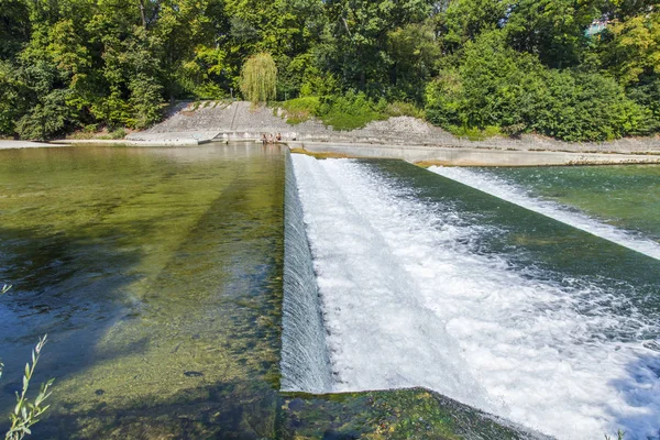 Munique Alemanha Agosto 2018 Pitoresco Izar River Embankment — Fotografia de Stock