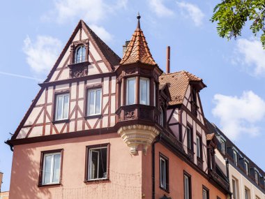 Nürnberg, Almanya, 21 Ağustos 2018 tarihinde. Eski şehirde tipik bir mimari kompleksin bir parçası