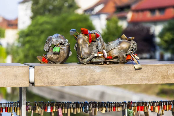 Ljubljana Slovenia August 2019 Modern Sculpture Decorates Railing Butcher Bridge — Stock Photo, Image