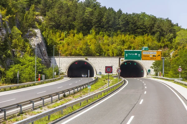 Liubliana Eslovenia Agosto 2019 Carretera Que Conduce Costa Mediterránea —  Fotos de Stock