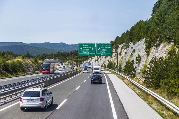 Liubliana Eslovenia Agosto 2019 Carretera Que Conduce Costa Mediterránea —  Fotos de Stock