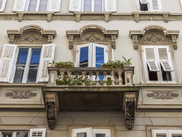 Trieste Italy August 2019 Fragment Facade Typical Building Historical Part — Stock Photo, Image