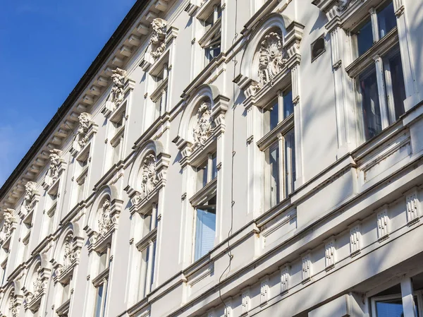 Ljubljana, Slovenya, 5 Ağustos 2019. kentin tarihi bölümünde eski binanın cephe parçası