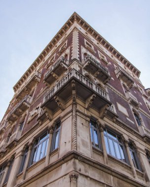 2019. eski şehirde tipik bir binanın cephe bir parçası.