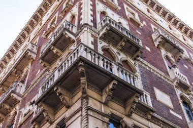 2019. eski şehirde tipik bir binanın cephe bir parçası.