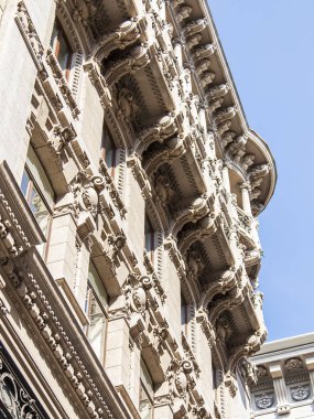 2019. eski şehirde tipik bir binanın cephe bir parçası.