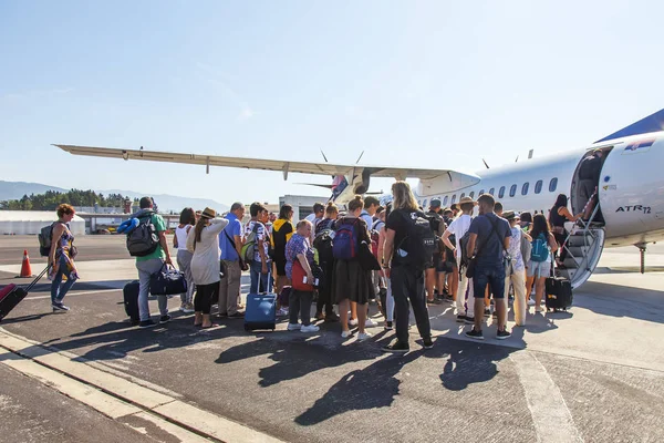 Liubliana Eslovenia Agosto 2019 Aeropuerto Internacional Liubliana Los Pasajeros Entran —  Fotos de Stock