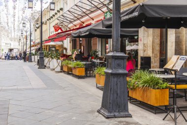 Moskova, Rusya, 27 Ağustos 2019. Kamerun Lane (Kamergerskyi) geleneksel mimari topluluk ile tipik Moskova sokaklarından biridir